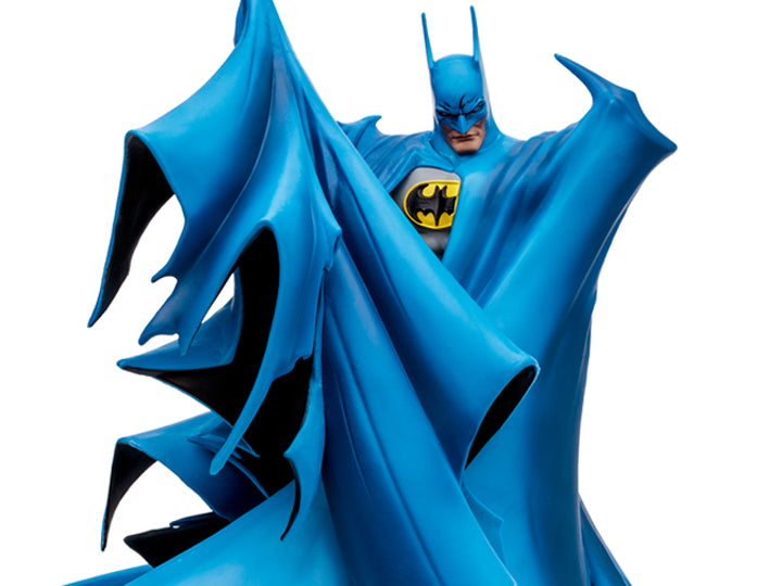 Estatua a escala 1:8 de Batman de Todd McFarlane con colección digital de juguetes de McFarlane